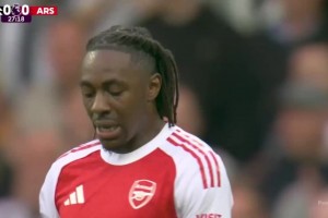 松弛仙人！埃泽vs纽卡个人集锦：多次造险，被逼抢也不紧不慢