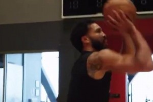 简直是神速！塔̀图姆跟腱重伤仅4个月就恢复有球训练 ..