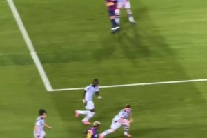 多人包夹依然从容！这就是巴萨传控，这就是亚马尔个人能力