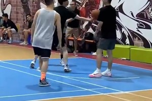 这撤步这突破，我看到了莫西干哈登的影子了