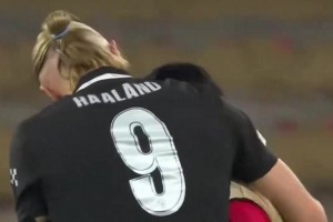 比C罗当年还高！2.01米奥努阿楚逆天倒钩，这腿也太长啦