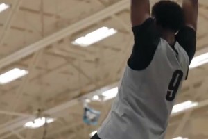 曾凡博在篮网队内训练！接球三分稳稳命中！