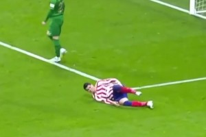 在球场上进球真的可以治百病！不信你看看莫拉塔！