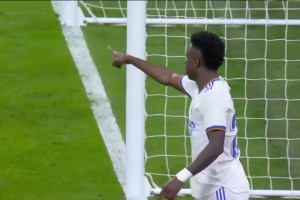 博主：徐州市队教练教小孩废人的动作，可悲的是对方家长乐在其中