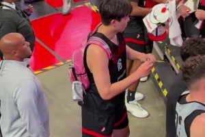 约老师真是个赛马的高手！可以输篮球比赛 不能输赛马比赛