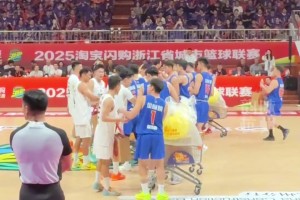 青岛男篮赵嘉义参加微博颁奖，回家后被主教练各种“盘问”！