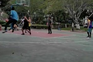 好家伙！登哥要是看到你这后撤步，要连夜飞来中国拜师