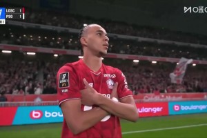 弑旧主！小姆巴佩绝平巴黎庆祝致敬哥哥！姆总看台笑开花了！