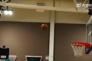 右手做手术，那就练左手！杰伦威这左手投篮已经这么准了！