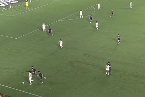 技术流！日本球员面对围抢处理球配合默契，从容不迫