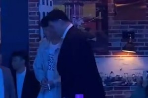 中国男篮的过去与现在！名场面：姚明把杨瀚森介绍给韦德！