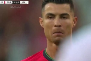 C罗2024年对阵爱尔兰踢任意球时激励自己，可惜球击中了门柱