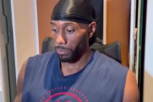 都被挡住了！球迷中国赛坐在姚明与奥胖身后，这还咋看啊