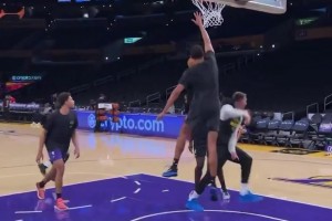 45岁姚明开始领养NBA的养老金了 每月可领1838美元~