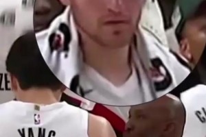 埃托奥被球迷怒喷：他必须滚出去！就是因为他我们现在才没晋级