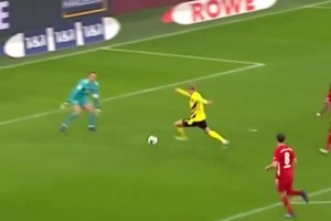 始终是球迷们的心头好！桑托斯球迷为内马尔加油打气！