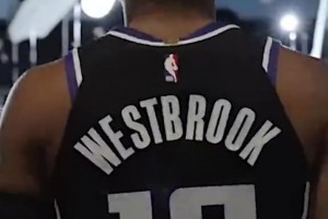 还是有点陌生！威少身穿国王18号球衣拍摄定妆照