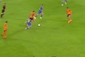 还得看我的！名场面：内森科林斯一路过人自己将进球收入囊中！