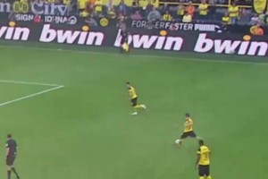 面对旧主自然要全力以赴！名场面：哈兰德的“超级英雄”式进球！