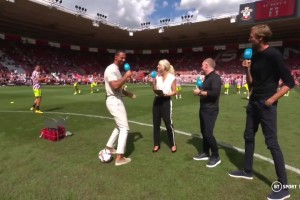 前场僚机！穆勒：不如这球我和克罗斯一人加一个助攻吧！