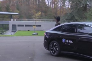 现场抓奸！喀麦隆国脚恩加马勒乌出轨被女友发现并当面对质！