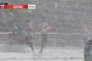 一周5佳球-飞雪连天！加拿大联赛惊天倒钩&瓦尔加劲爆世界波！