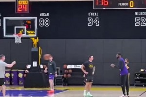 詹姆斯昨日训练，看这身手，明天复出应该没啥问题啊