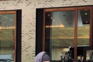 追梦格林还原与鹈鹕主场球迷冲突：他反复嘲讽我！